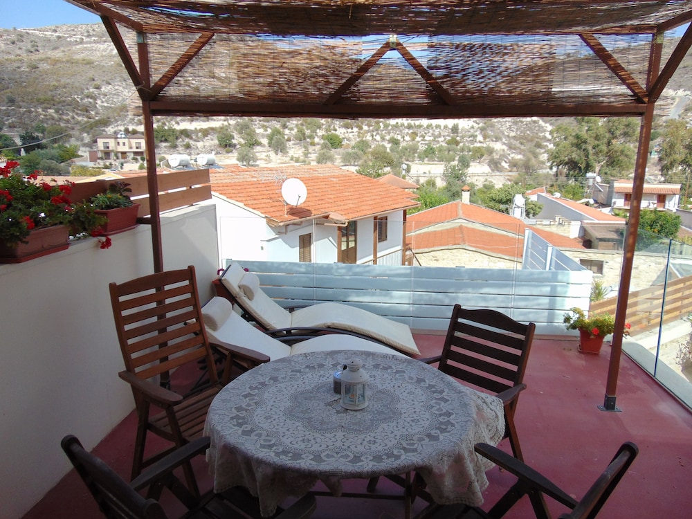Charalambos Holiday Cottage 28/50