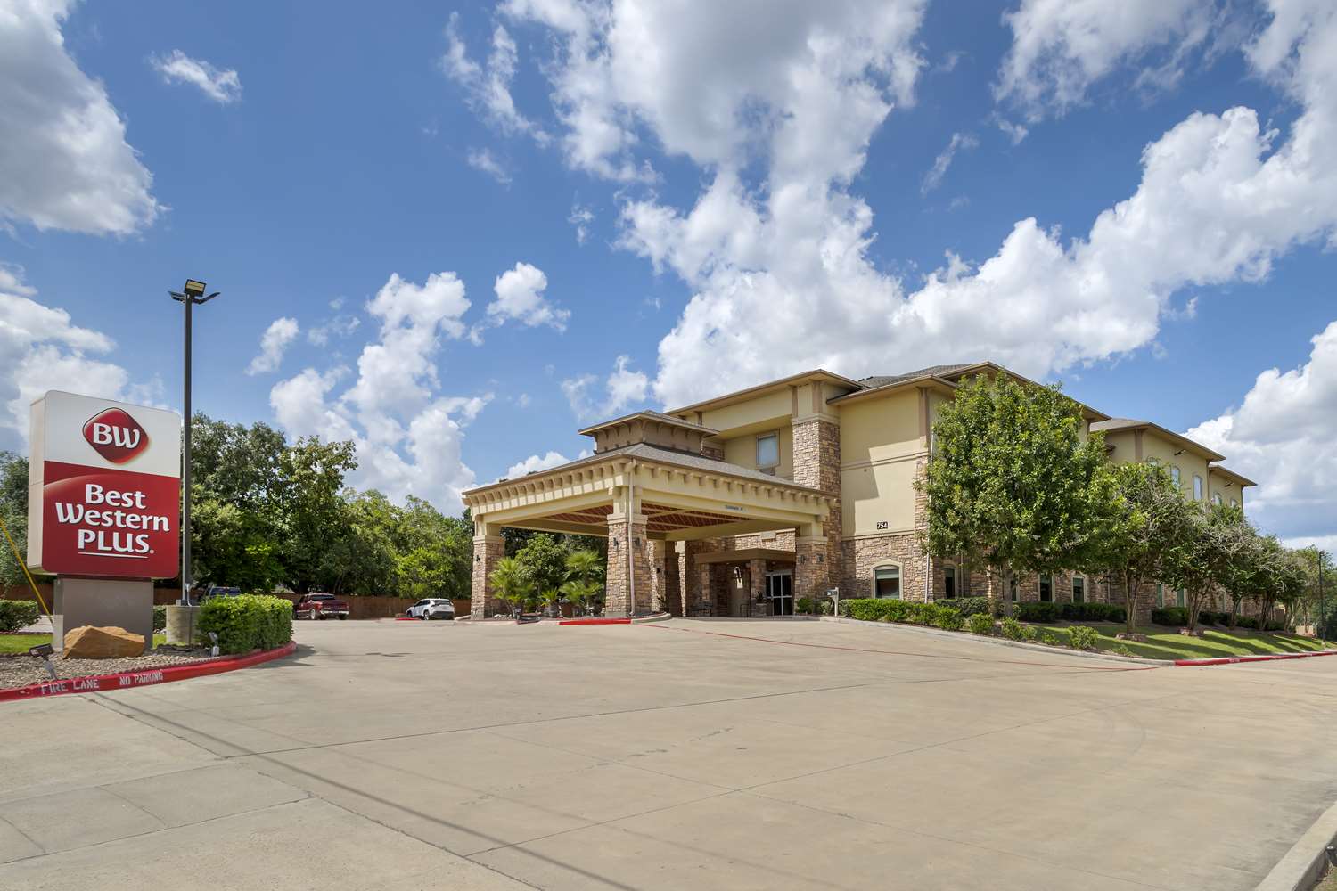 Best Western Plus Goliad Inn and Suites 14/16