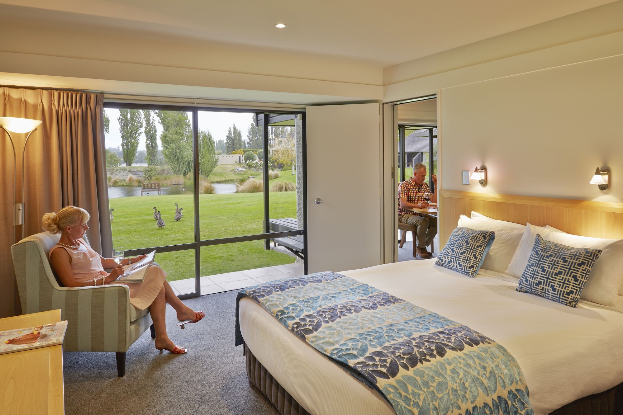Hotel Room، Edgewater Hotel 2/5