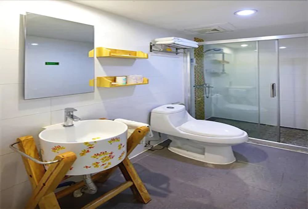 LN White House Hotel 47/48
