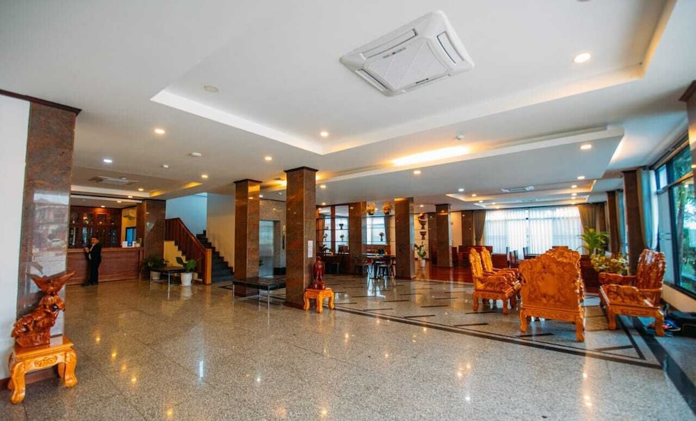Sisombat Plaza Hotel 57/71