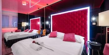 Double Bed, Pool Access