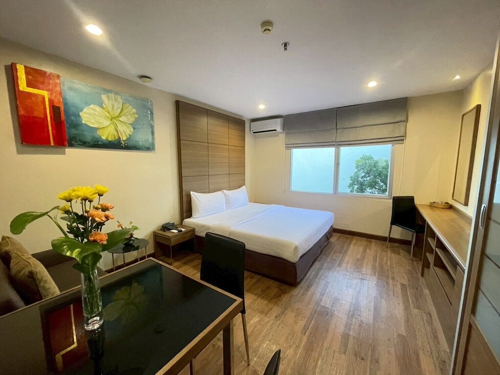 Sima Thani Hotel 35/50