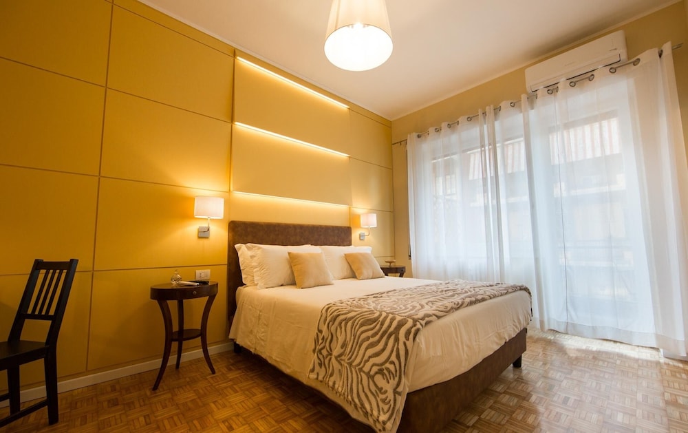 B & B Roma 474 8/20