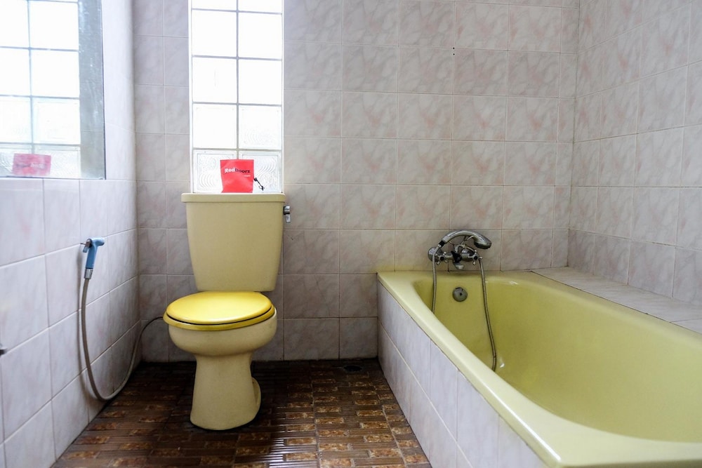 Reddoorz Plus Near Jalan Baru Bogor 18/32
