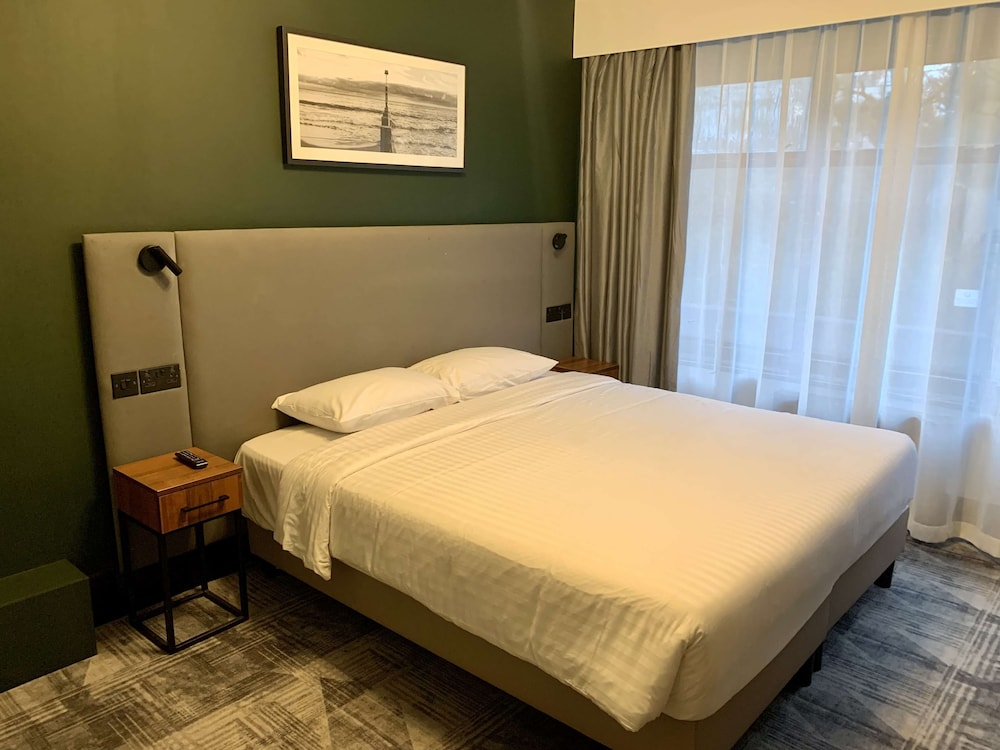Park Inn by Radisson Bournemouth 10/32