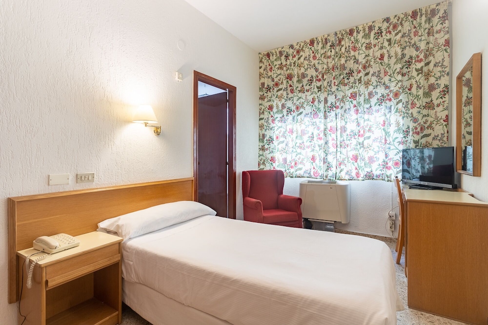 ROOM, SINGLE