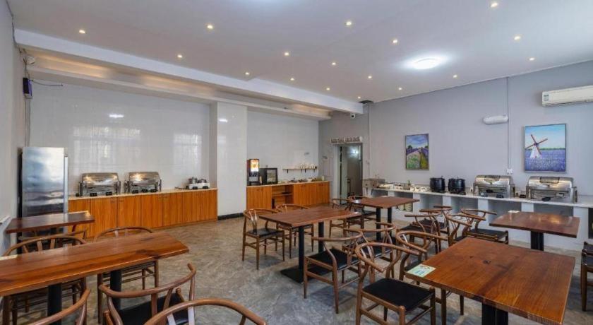 Lavande Hotel (Ganzhou Golden Plaza) 48/56