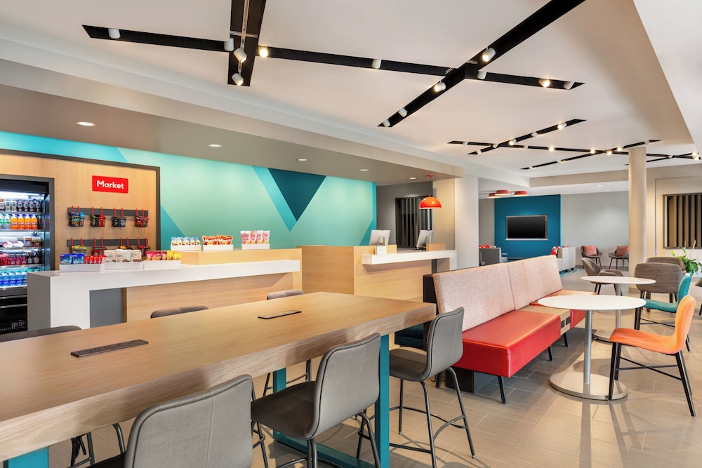 Avid Hotel Redding by IHG 18/30