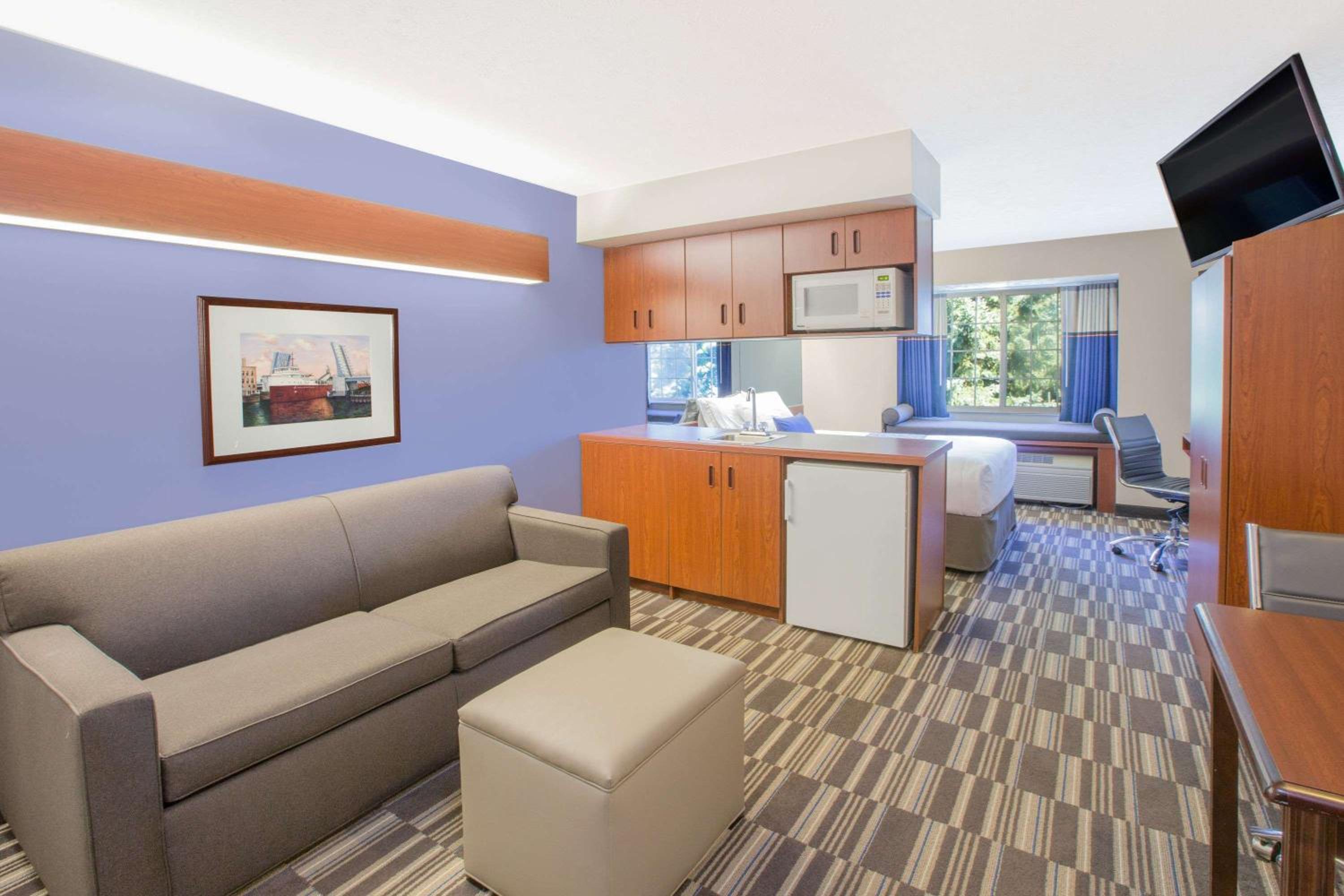 Microtel Inn & Suites by Wyndham Manistee 22/50