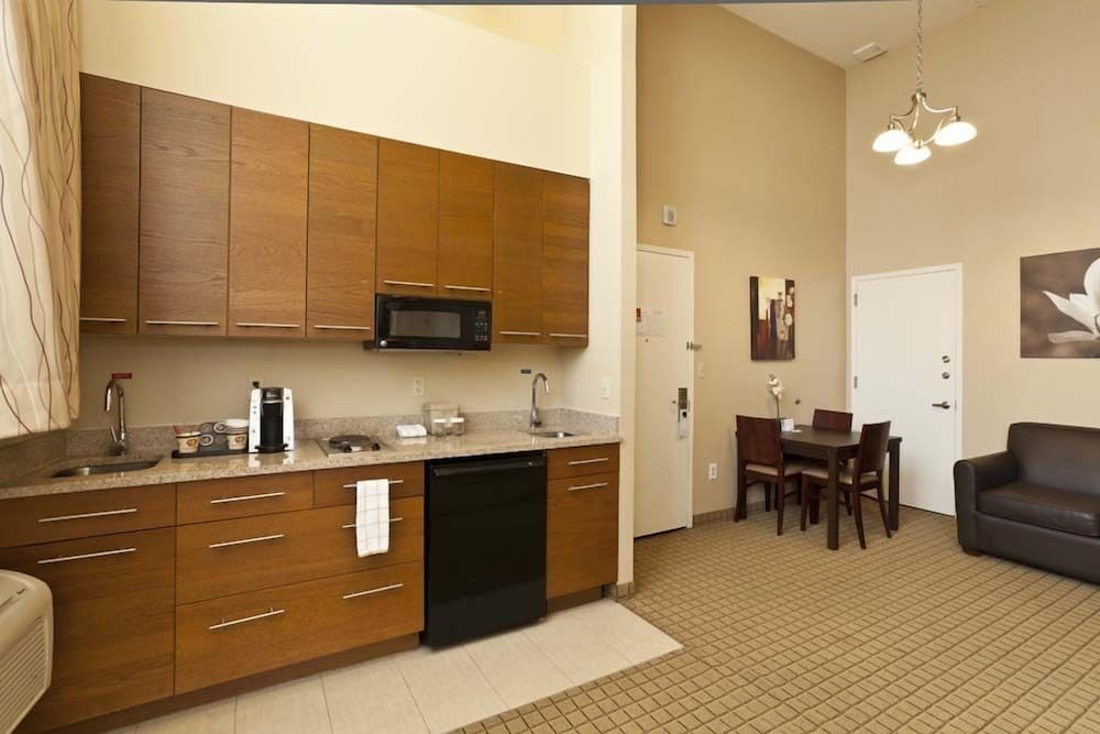 Pointe Plaza Hotel 6/32