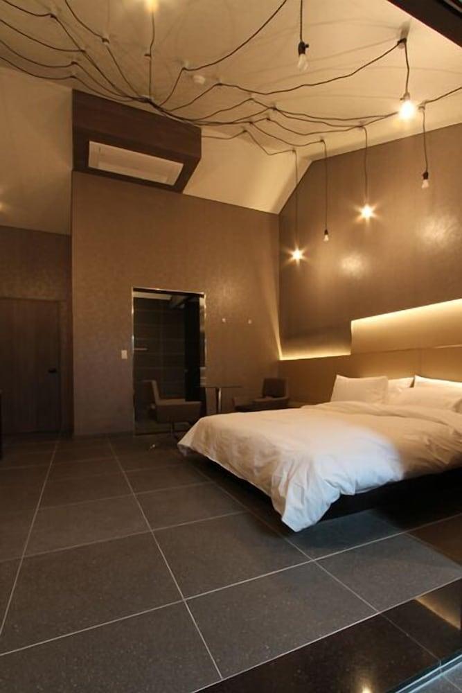 Valentine Hotel 18/34