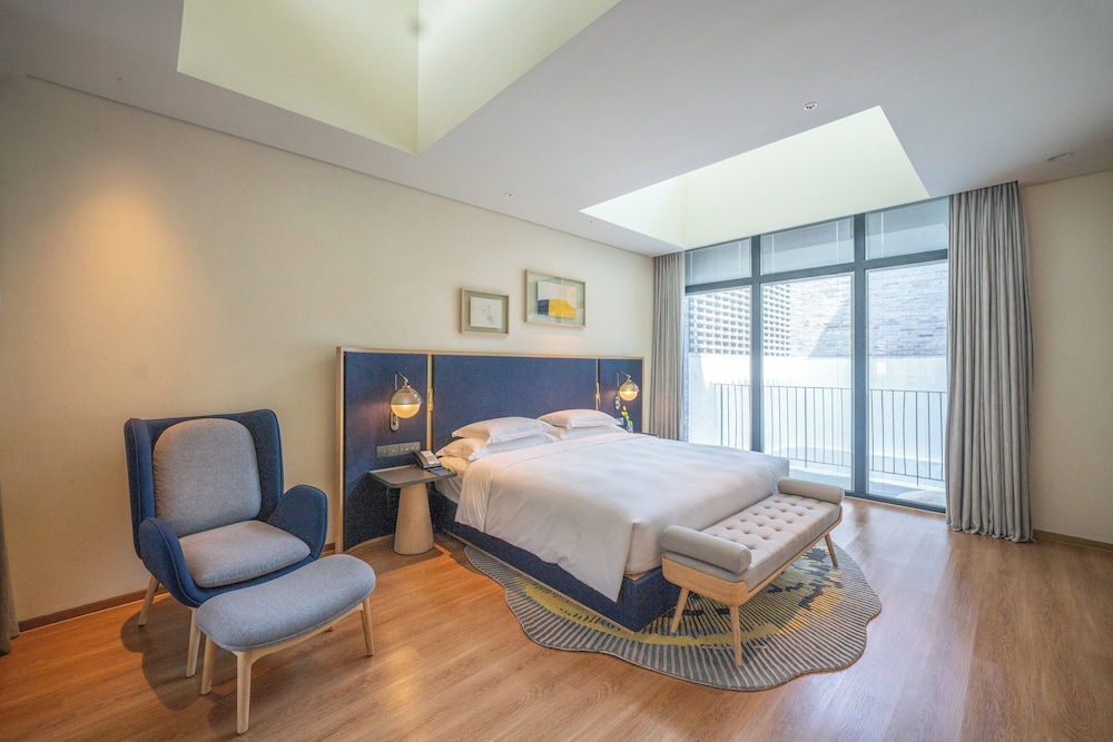 1 Bedroom, Suite, King Bed