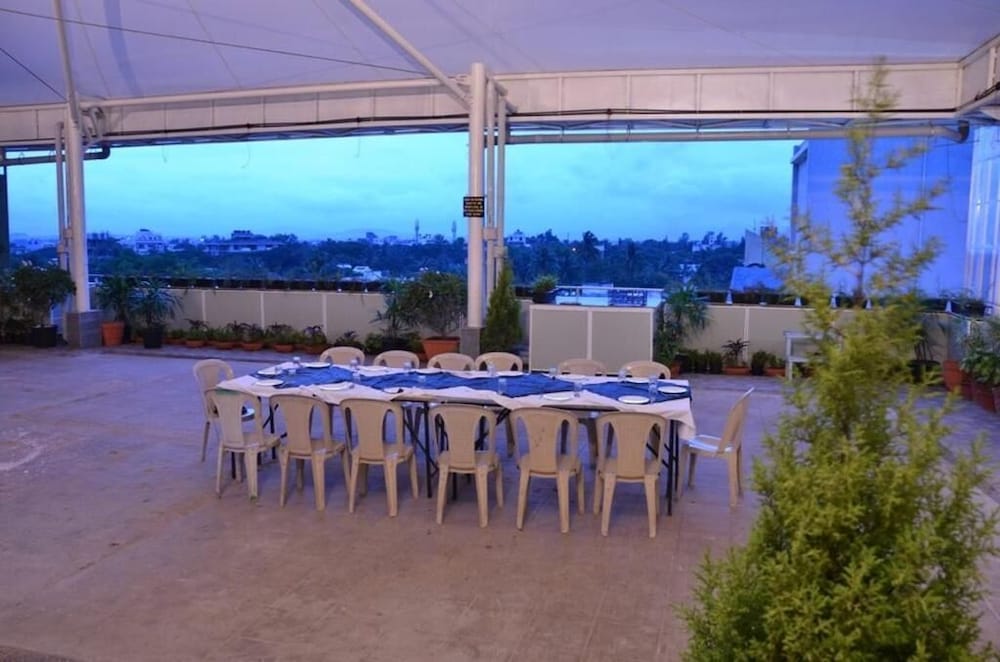 Hotel Vrishali Executive 30/61