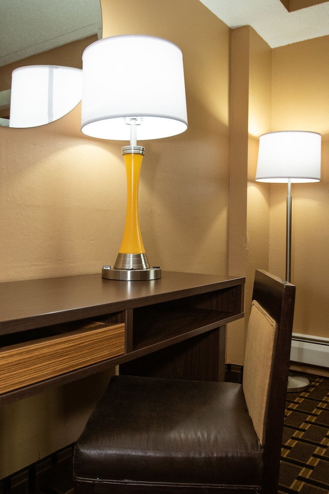 Super 8 by Wyndham Brooklyn Center/MPLS 20/25