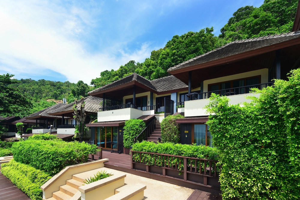 ANDAMAN WHITE BEACH RESORT 62/70