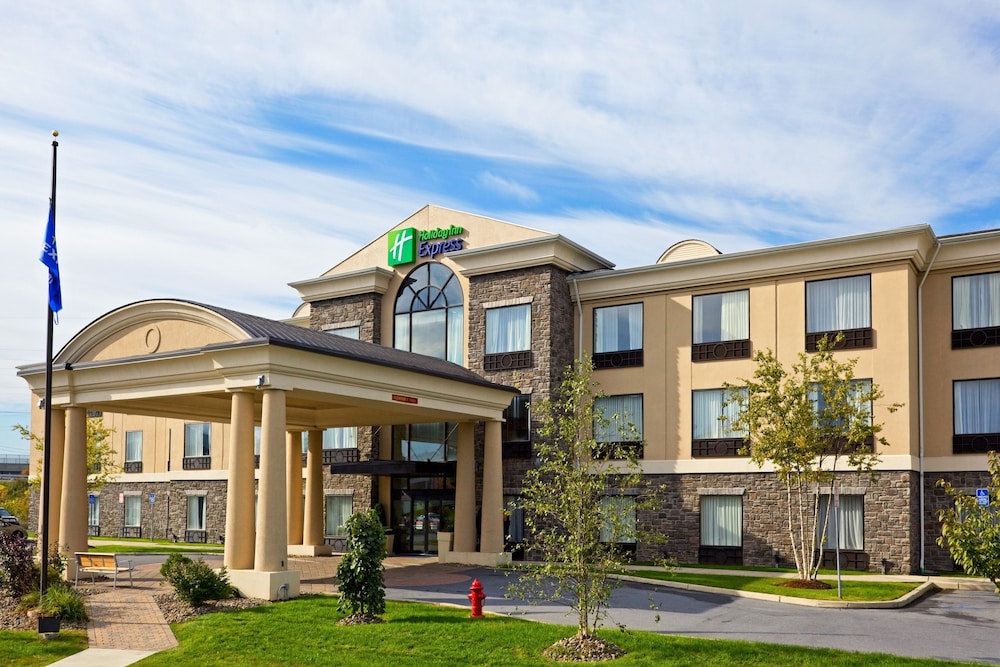 Holiday Inn Express Hotel and Suites Chester-Monroe-Goshen 1/72