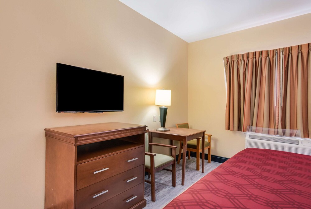 Econo Lodge Inn & Suites Little Rock SW 17/21
