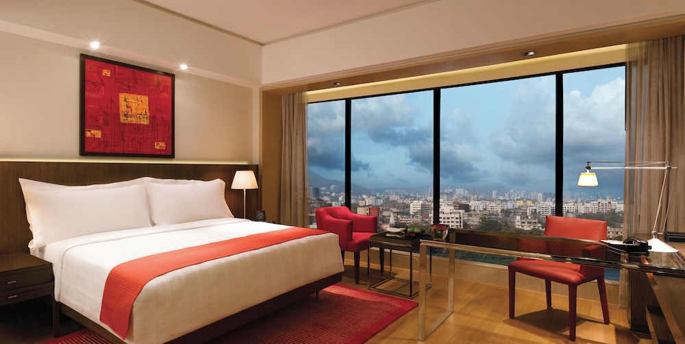 TRIDENT BANDRA KURLA 25/67
