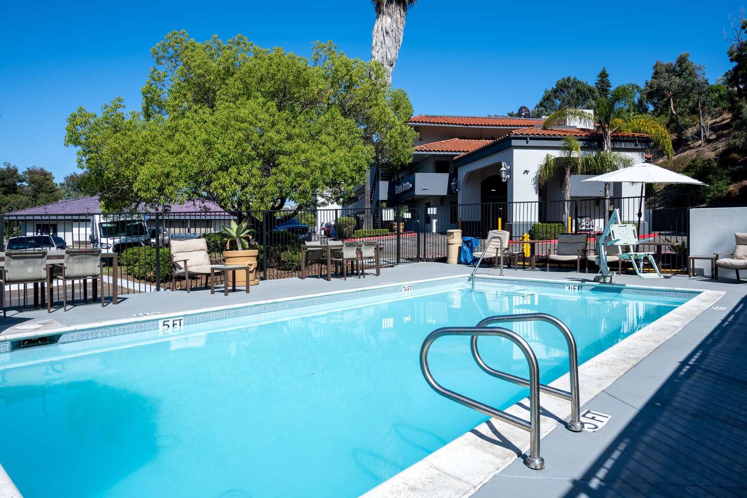 Days Inn By Wyndham Encinitas Moonlight Beach 26/46