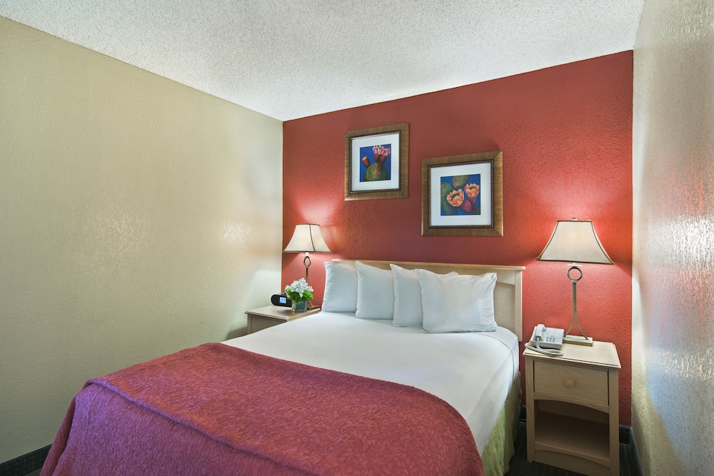 Oxnard Inn Lancaster, CA 22/59