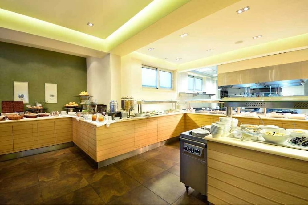 Royal Paradise Beach Resort And Spa 24/50