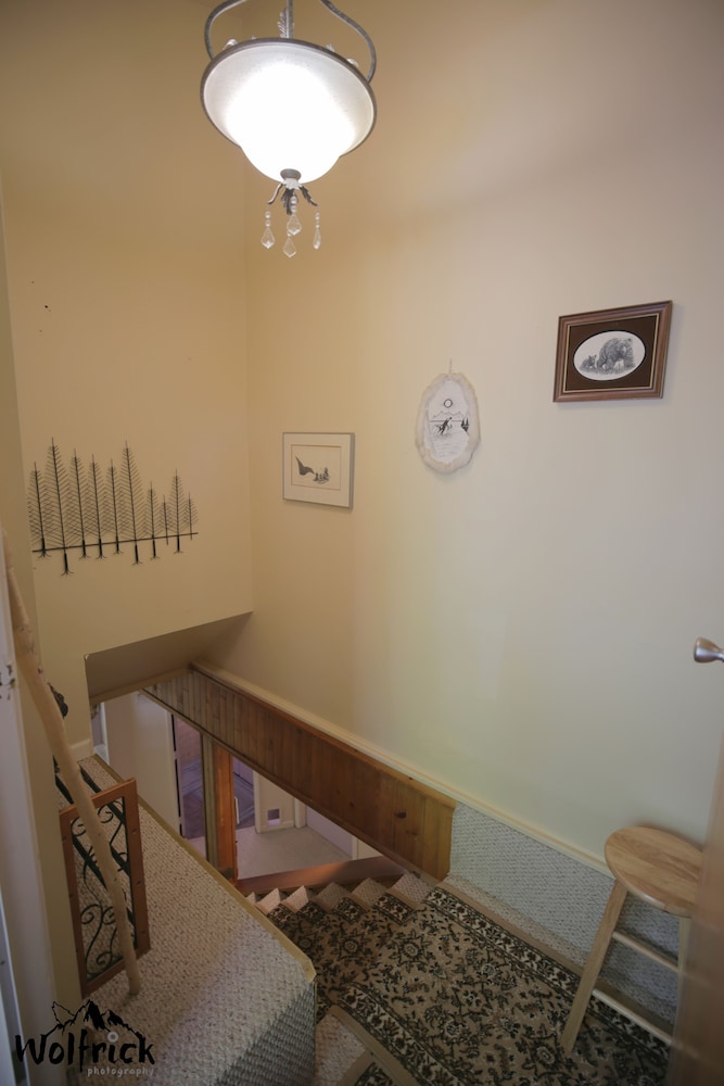Jewel Lake Bed Breakfast 31/50