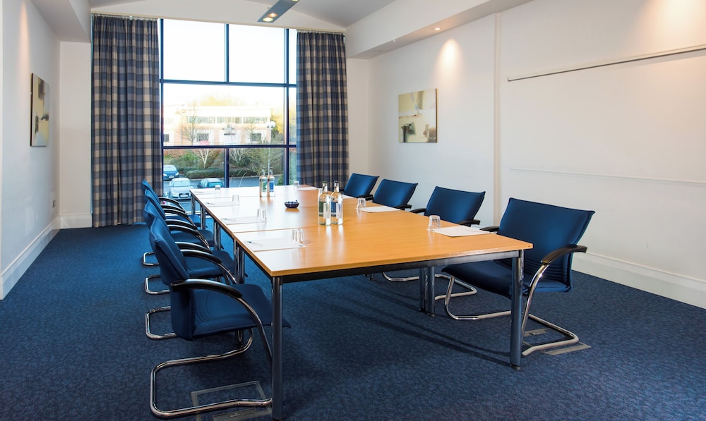 Holiday Inn Express Newport 37/47