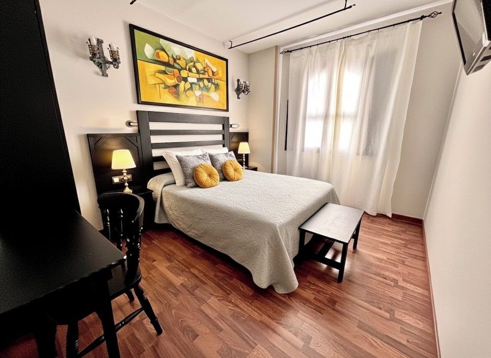 ROOM, SINGLE, DOUBLE BED