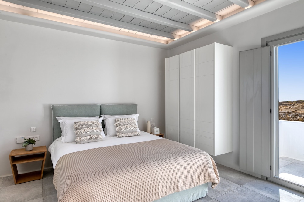 4 BEDROOMS, VILLA, SEA VIEW, OUTDOOR JETTED TUB