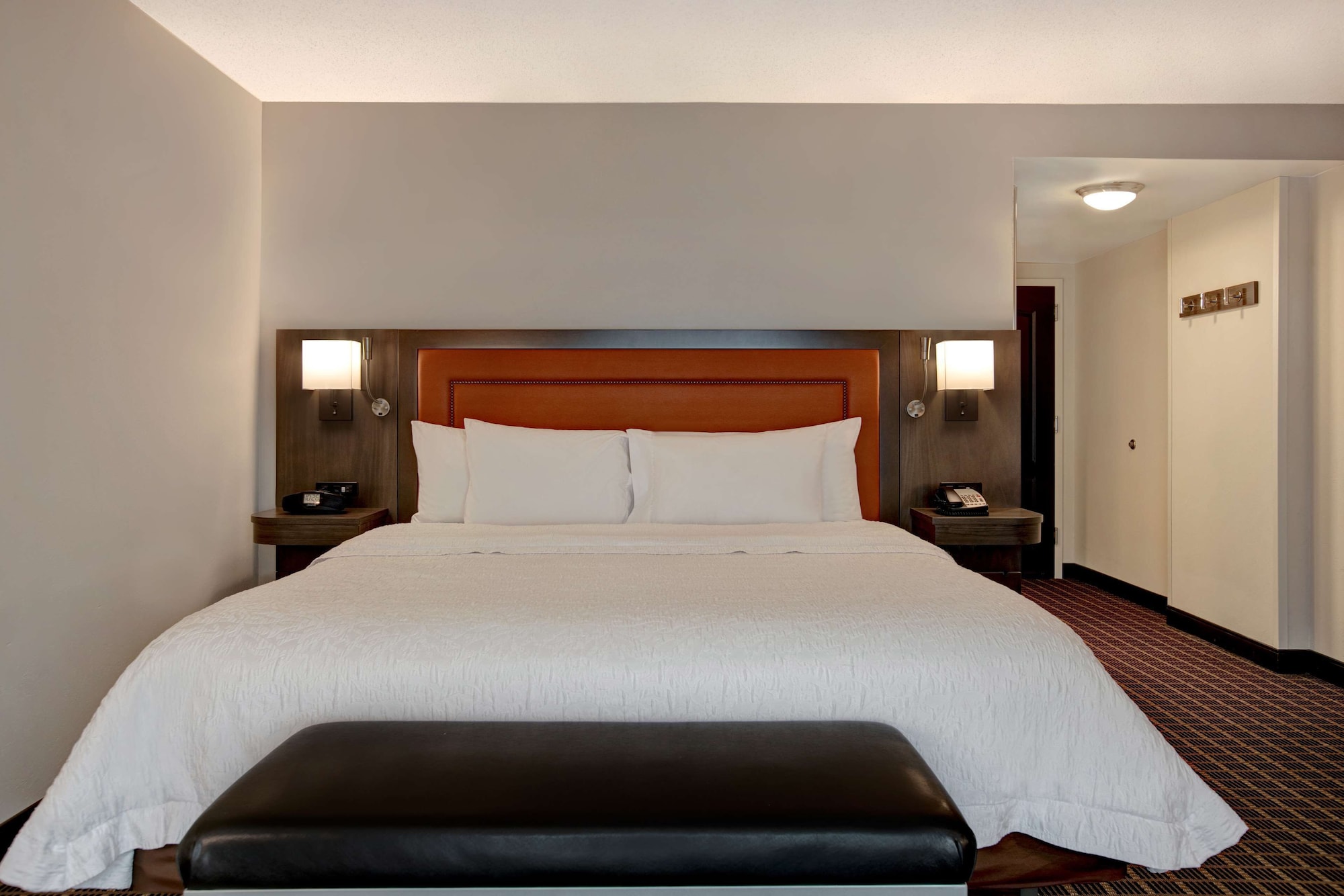 ROOM, KING BED