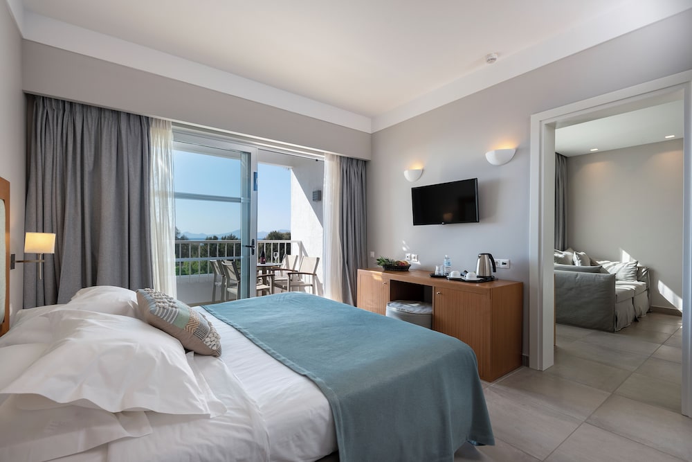 EXECUTIVE, SUITE, GARDEN VIEW, RESORT AREA
