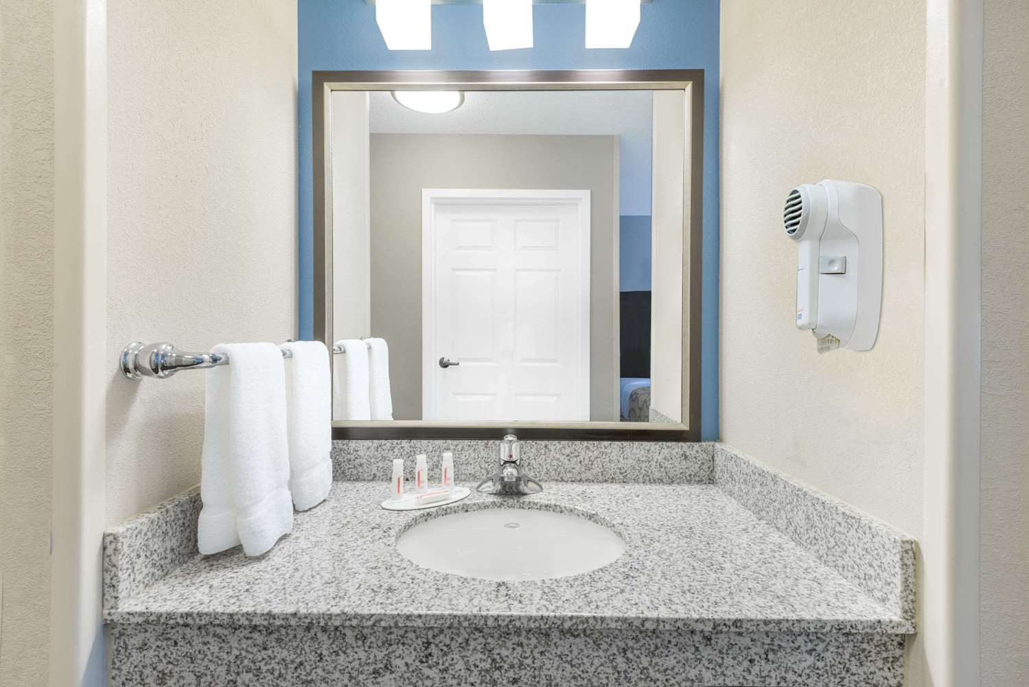 Baymont by Wyndham Erie 34/36