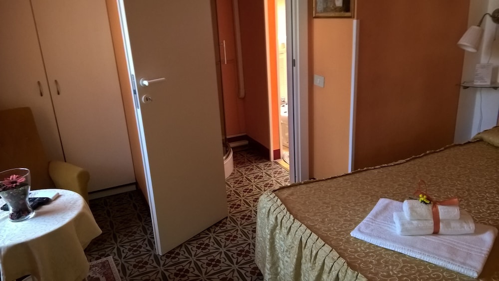 La Mimosa Bed And Breakfast 70/71