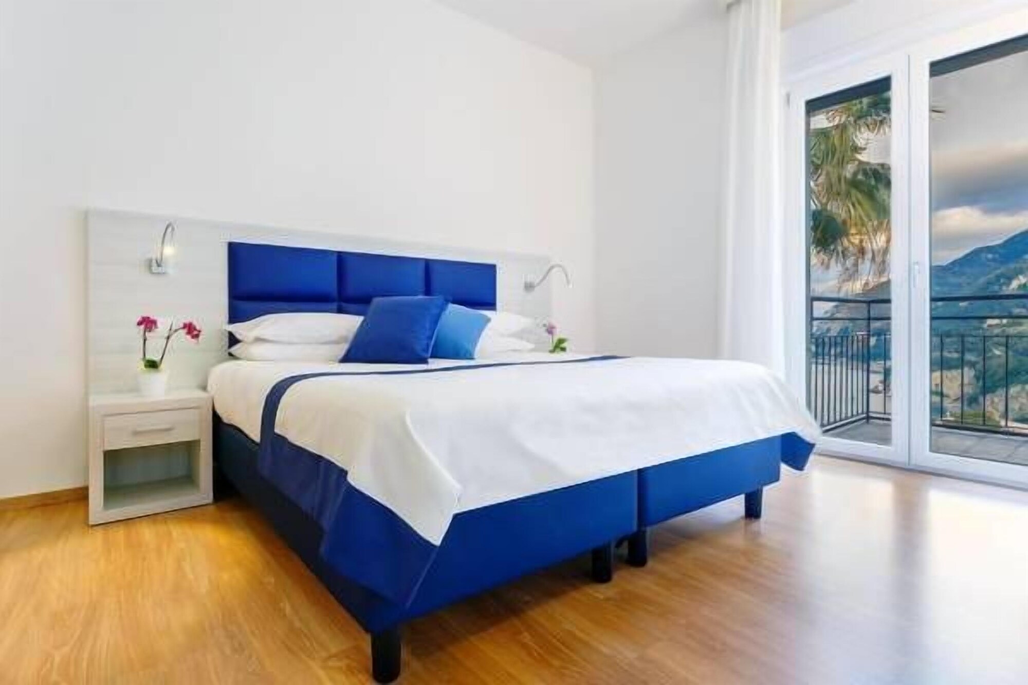2 BEDROOMS, SUITE