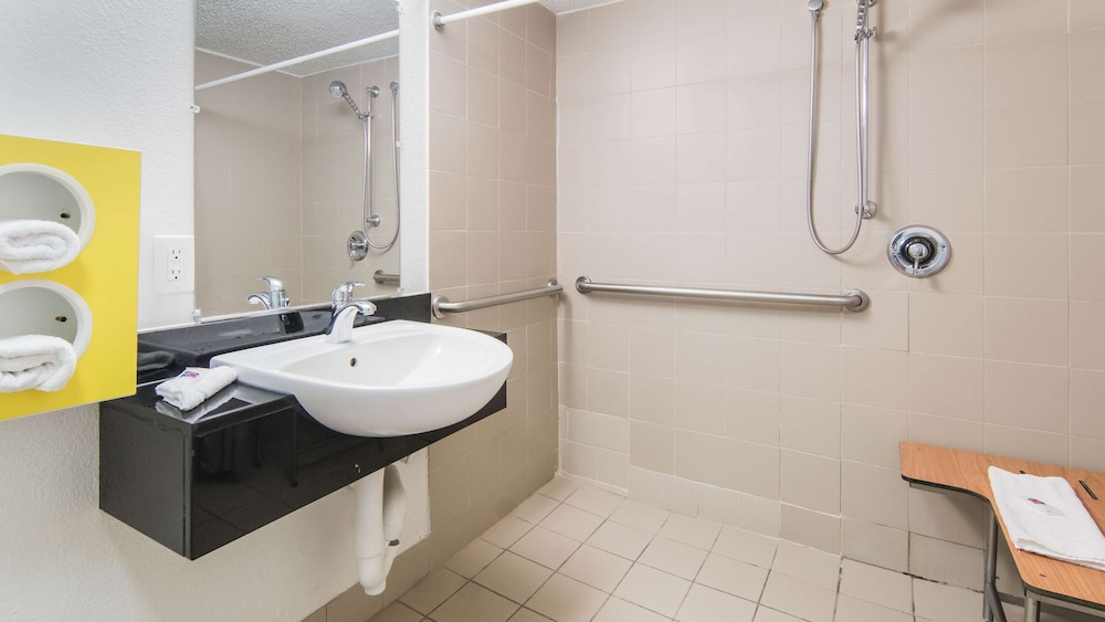 Motel6 Addison, TX - Dallas 29/56