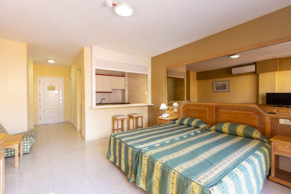 Villa De Adeje Beach 16/50