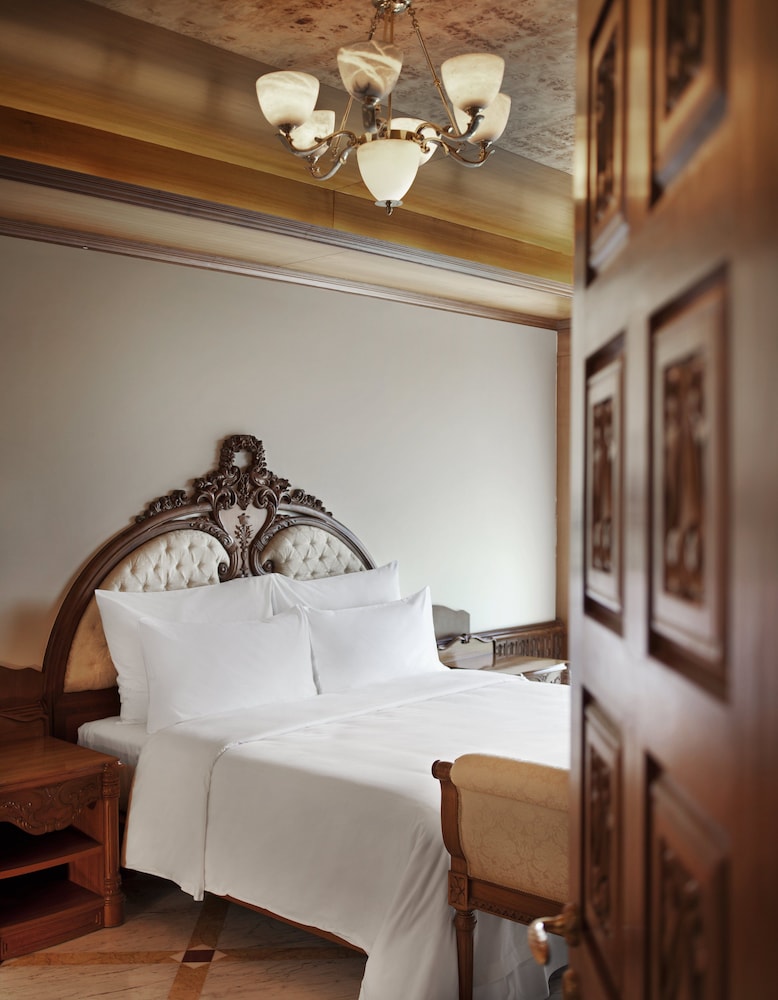 LE MERIDIEN COIMBATORE 15/40