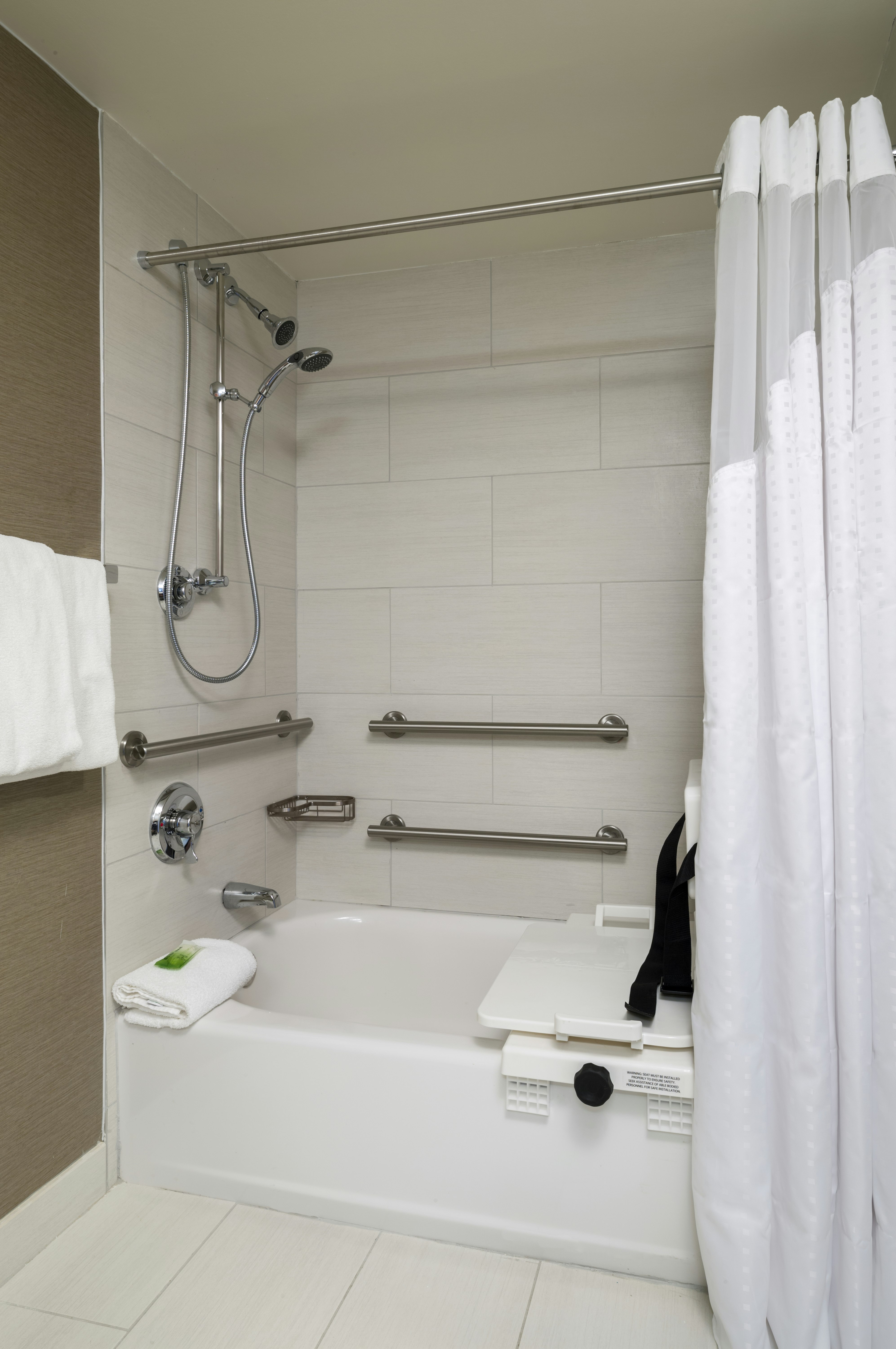 Holiday Inn Express Hotel Suites King of Prussia 65/67