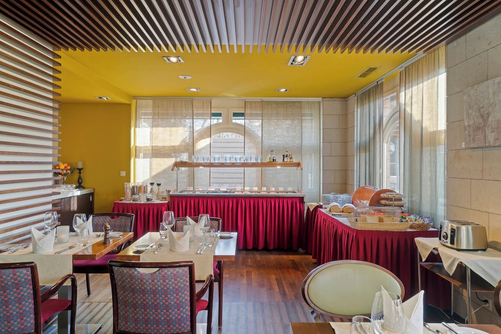 Hotel Conti 45/58