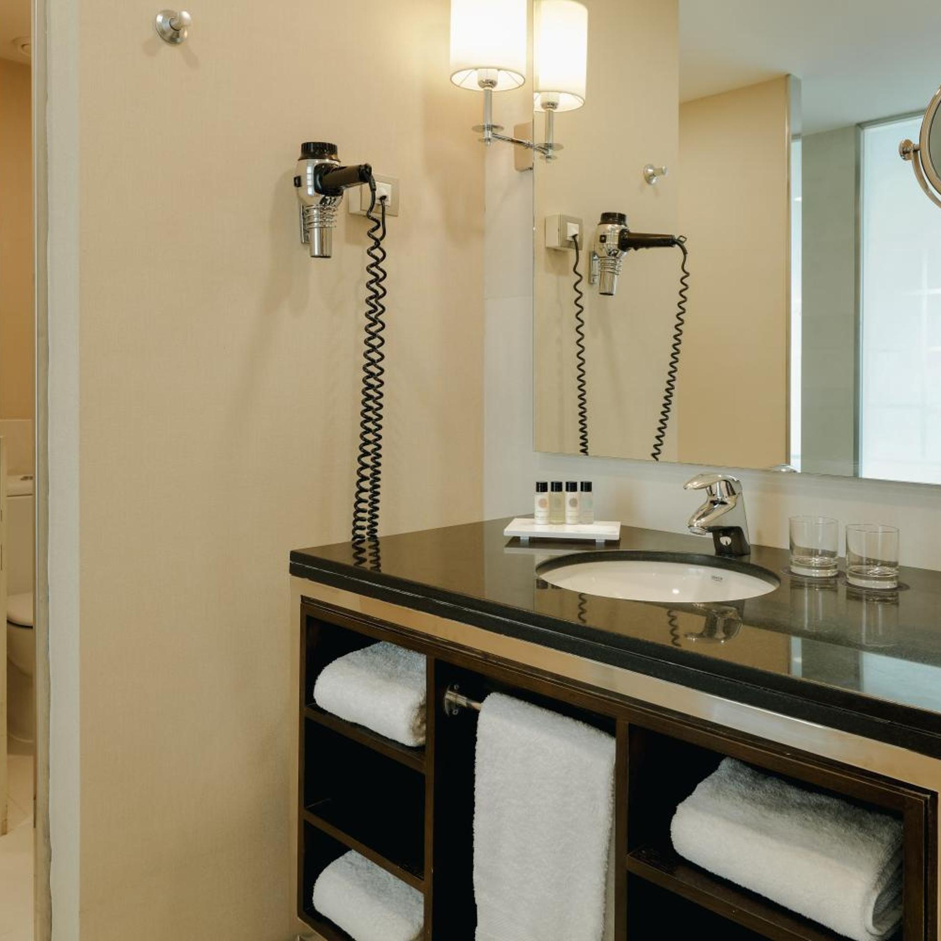 غرفة سوبيريور بسرير كينج بإطلالة، Hotel Hesperia Barcelona Presidente 3/3