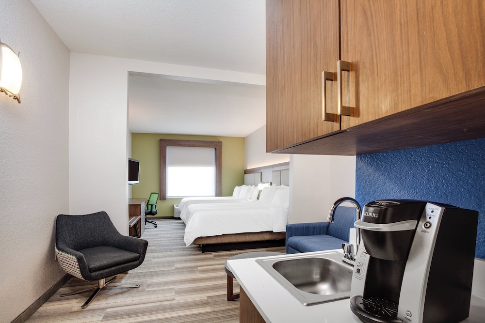 Holiday Inn Express Hotel Suites Clewiston 18/46