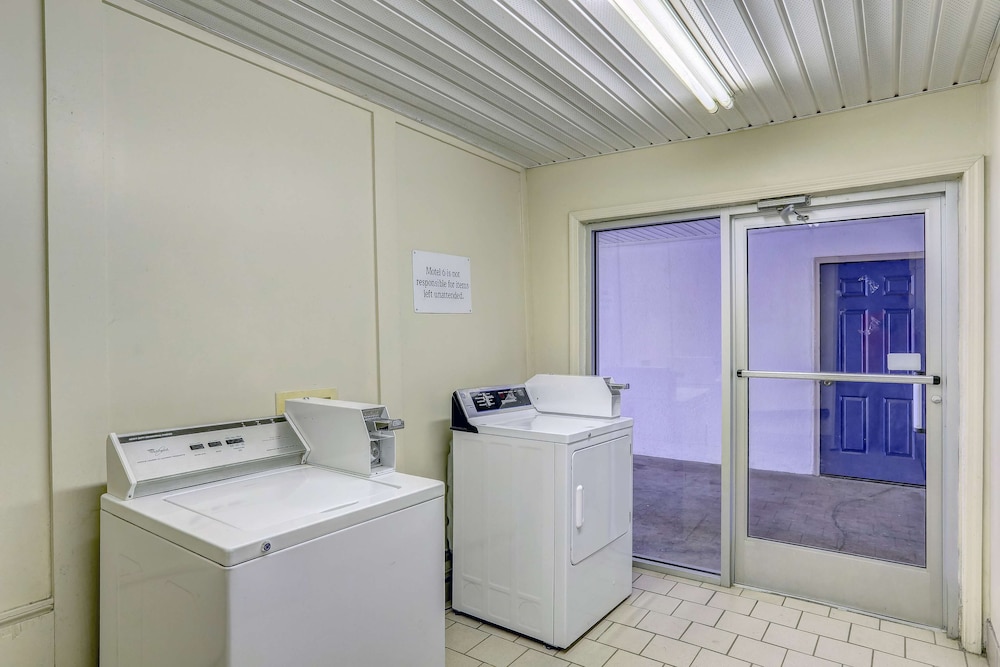 Motel6 Dickson, TN 56/59