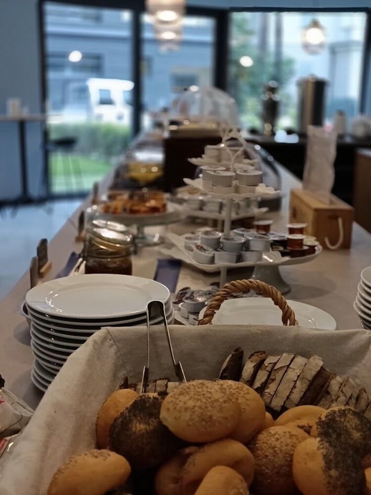 restaurant cafeteria
