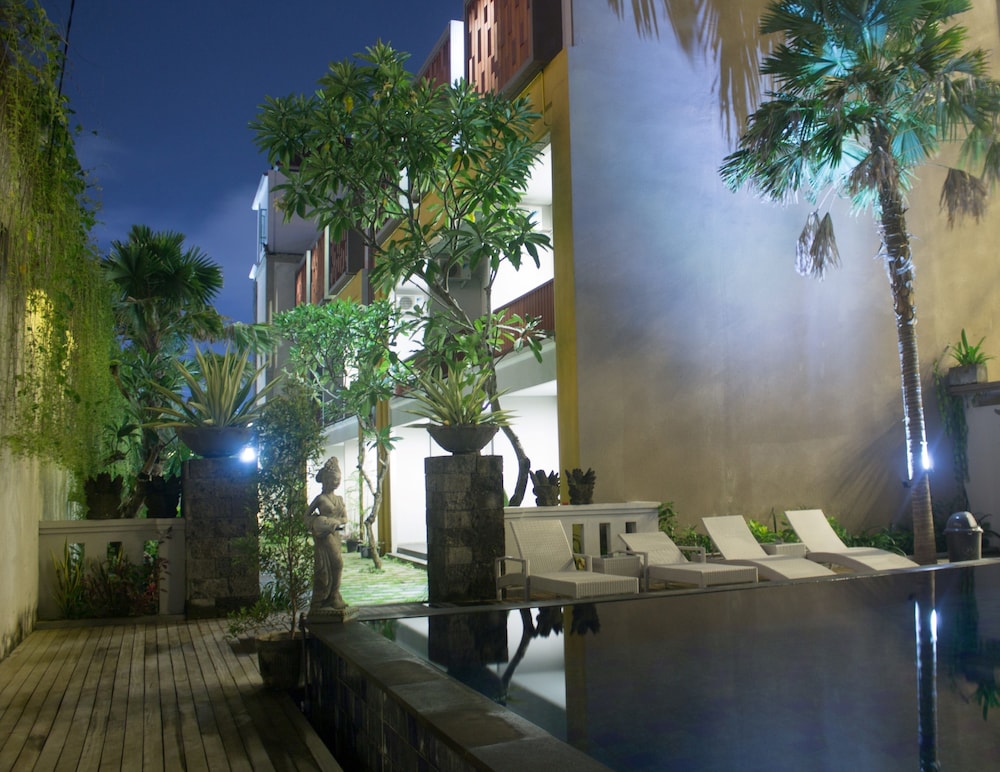 Transera Kamini Legian Hotel 22/28