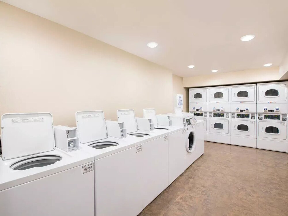 Extended Stay America Select Suites Atlanta Chamblee 38/53