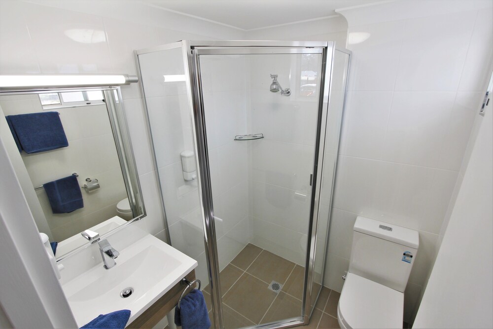 ASTON MOTEL YAMBA 54/57