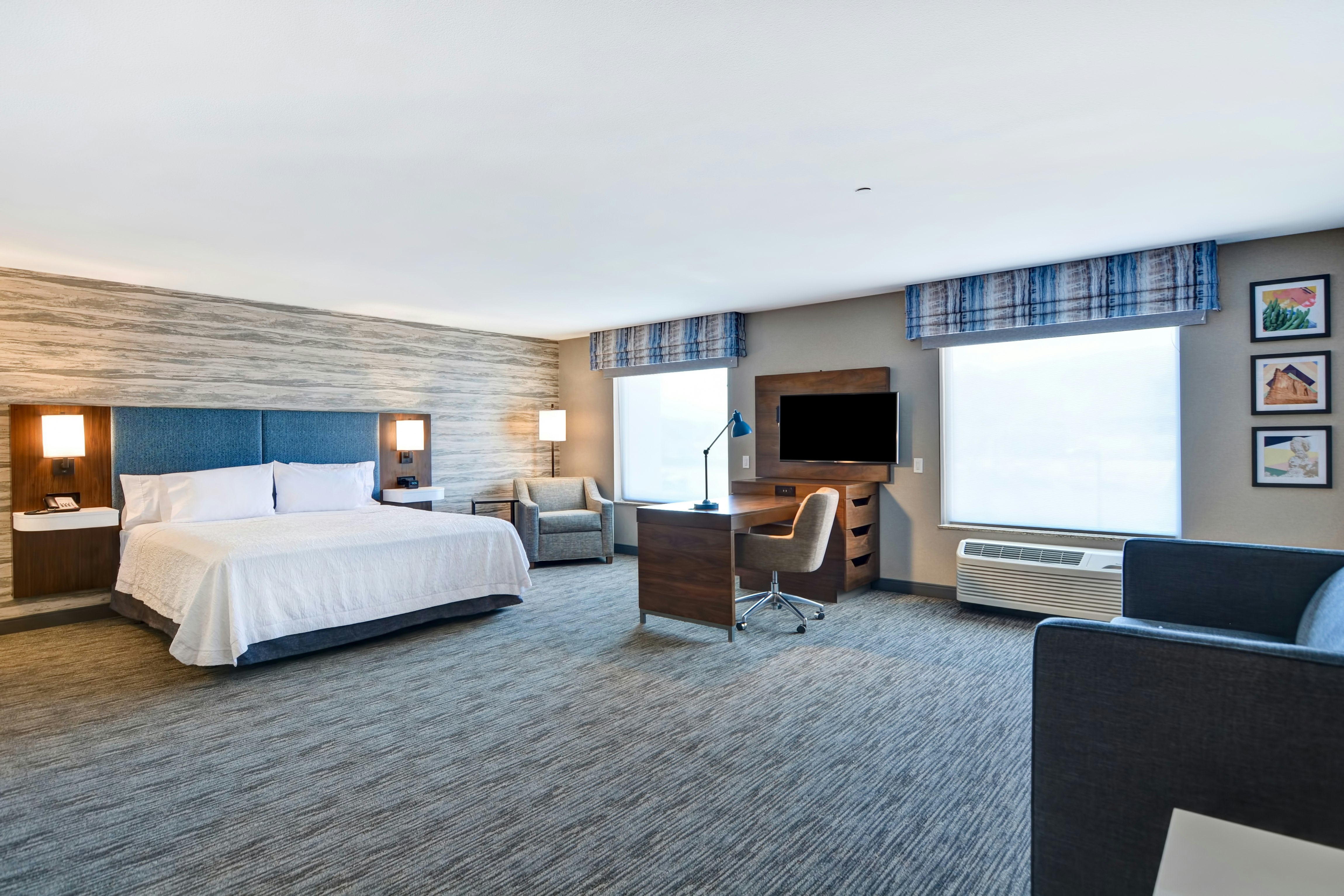 STUDIO, KING BED, ACCESSIBLE
