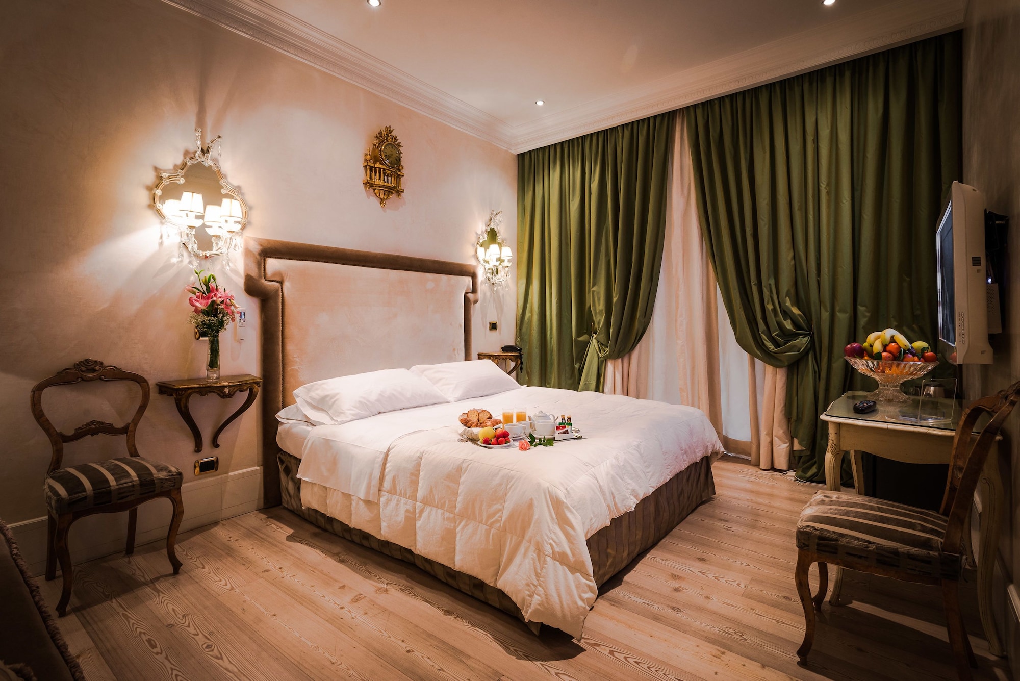 Exclusive, Suite, Queen Bed, Sofa