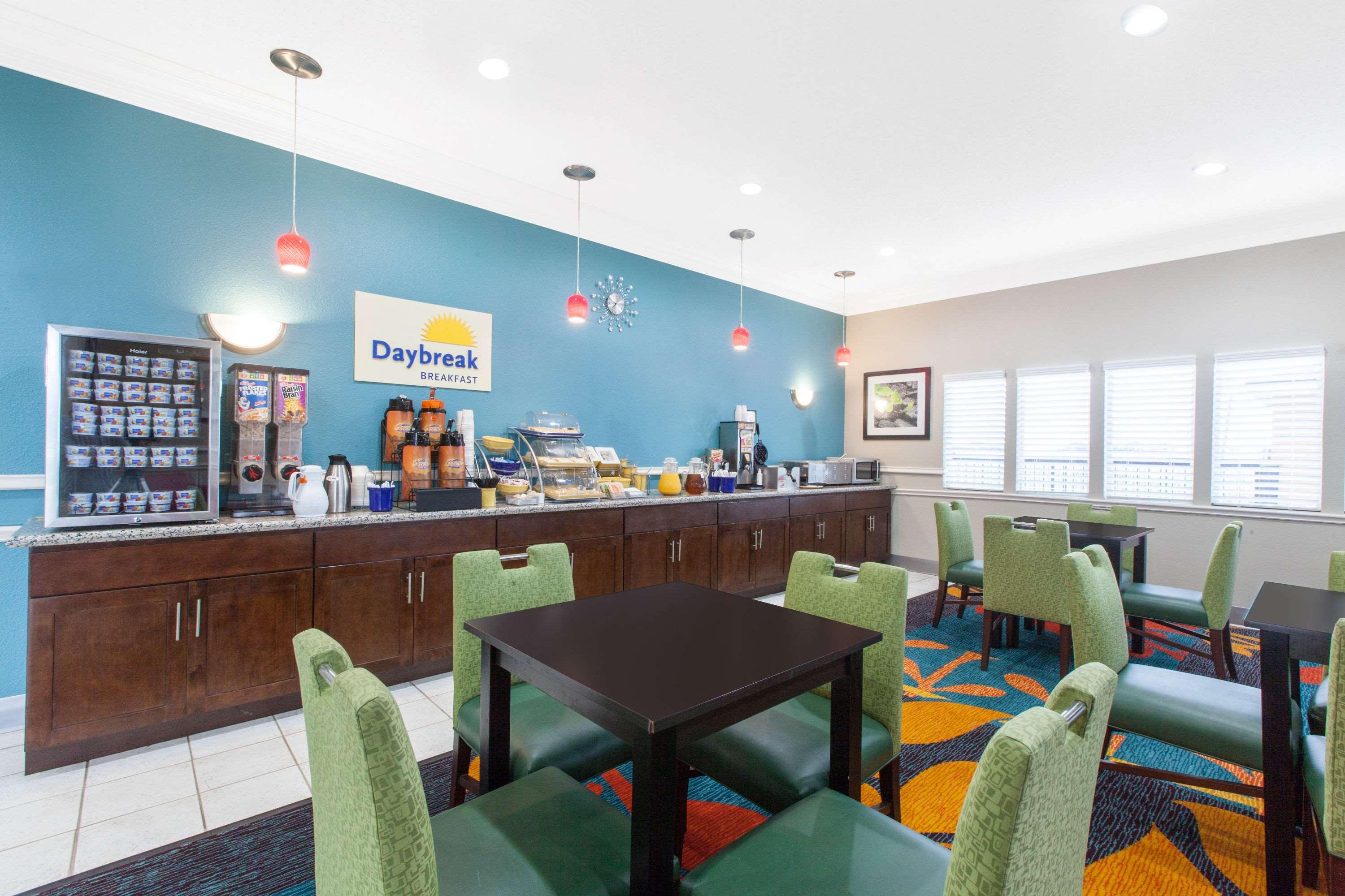 Days Inn Ennis 22/26